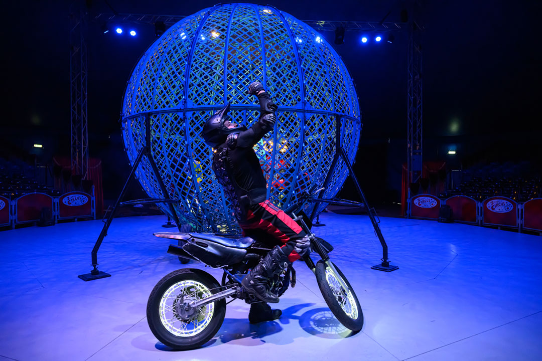 Zippos Globe Riders 1